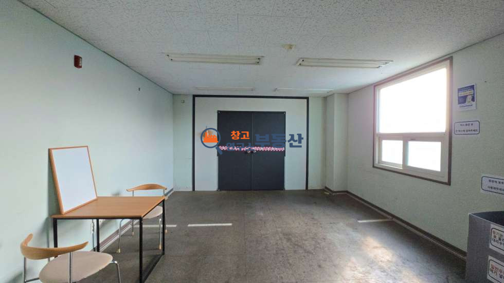 경기 고양일산서구 법곳동 #244평 #(122+122평)#2종근생#대형마당 #40FT가능 #사옥추천 #내부사무실 #내부화장실 #자유로인접 월세 매물번호 15872 사진 8