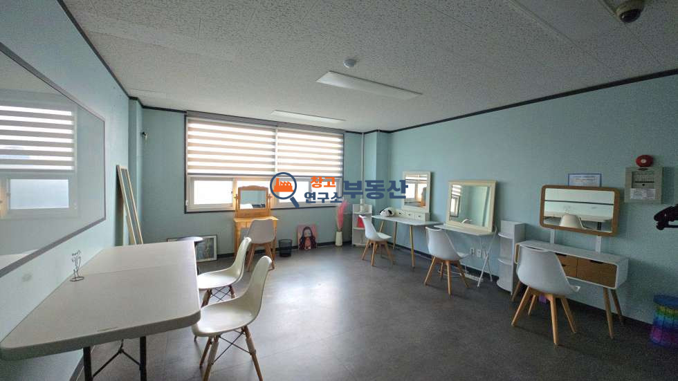 경기 고양일산서구 법곳동 #244평 #(122+122평)#2종근생#대형마당 #40FT가능 #사옥추천 #내부사무실 #내부화장실 #자유로인접 월세 매물번호 15872 사진 10