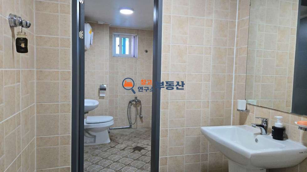 경기 고양일산서구 법곳동 #244평 #(122+122평)#2종근생#대형마당 #40FT가능 #사옥추천 #내부사무실 #내부화장실 #자유로인접 월세 매물번호 15872 사진 14