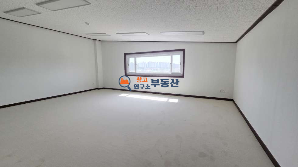 경기 파주시 연다산동 #60평 #2종사무소 #3층전체 #즉시입주 #저렴임대료 #내부화장실 #화물EV #40피트 월세 매물번호 18366 사진 3