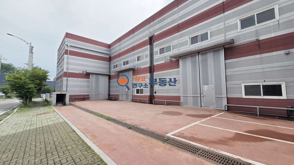 경기 파주시 탄현면 축현리 #연247평 #공장 #두동구성 #높은층고 #축현산단 #입주협의 #내부화장실 #산단IC #138평+109평 월세 매물번호 17931 사진 1