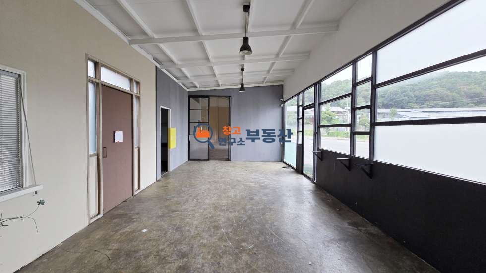 경기 파주시 탄현면 금산리 #연180평 #2종근생 #60평x3개동 #단독마당 #즉시입주 #성동IC #대형마당 #동간가설 #복층사무실 #대형차량 월세 매물번호 17403 사진 9