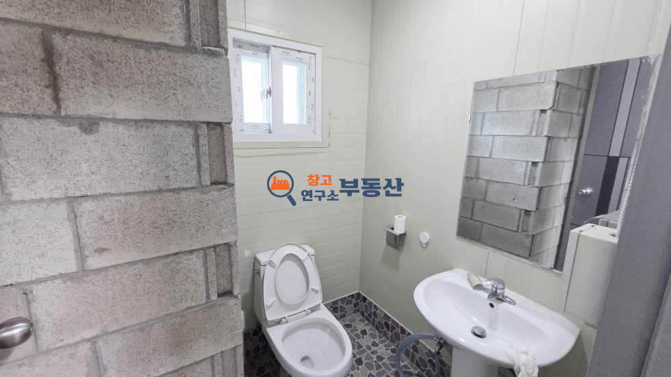 경기 파주시 하지석동 #60평 #2종근생 #통임대 #내부사무실 #1층+2층구조 #각층화장실 #테라스 월세 매물번호 18390 사진 3