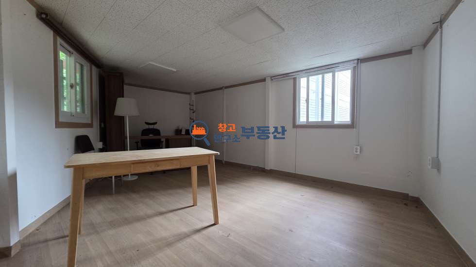 경기 파주시 하지석동 #60평 #2종근생 #통임대 #내부사무실 #1층+2층구조 #각층화장실 #테라스 월세 매물번호 18390 사진 13