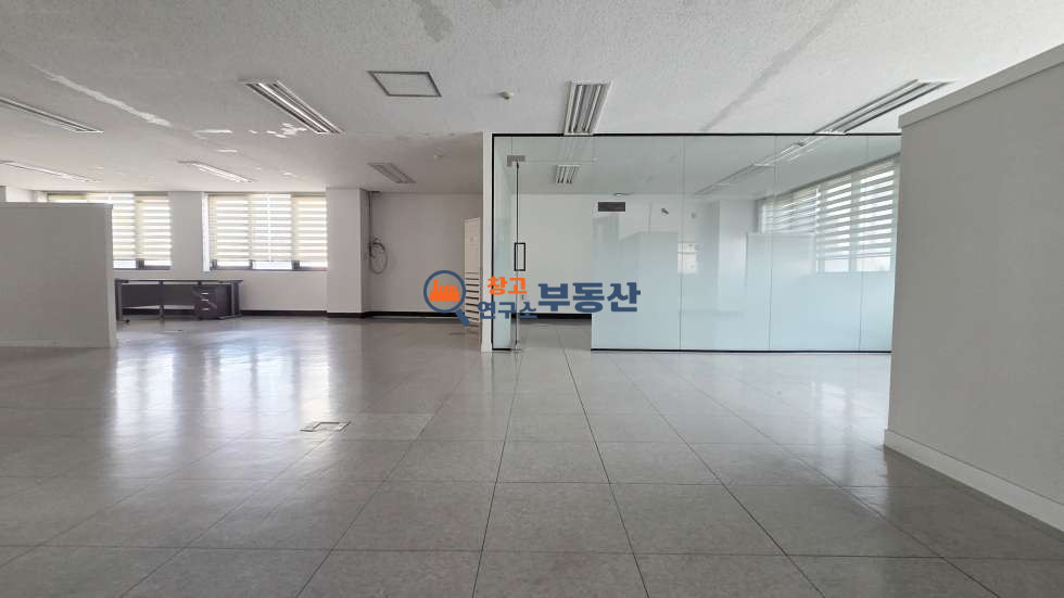 경기 파주시 문발동 #175평 #공장 #2층전체 #연구실 사무실 추천 #즉시입주 #파주출판도시 월세 매물번호 18403 사진 4