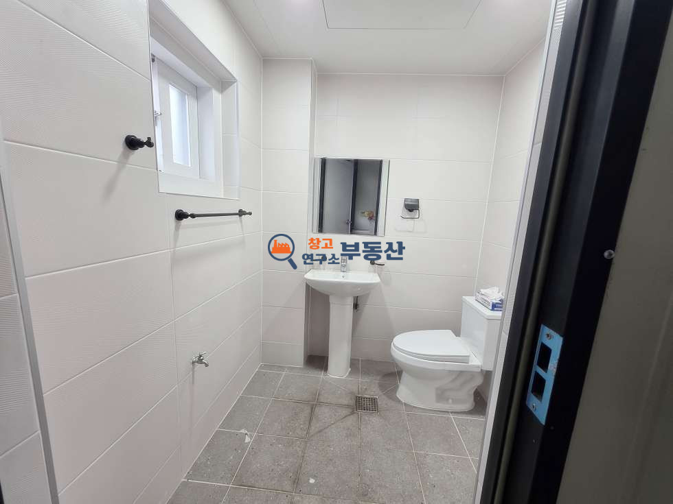 경기 파주시 월롱면 영태리 #97평 #2종근생 #38평+60평 #단독마당 #40FT #신축 #즉시입주 #높은층고 월세 매물번호 18029 사진 8