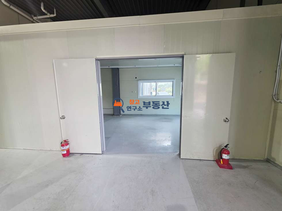 경기 고양일산동구 성석동 #180평 #2층통임대90평+90평 #2종제조 #높은층고 #40FT #오폐수직관 #사리현IC3.8km 월세 매물번호 18126 사진 9