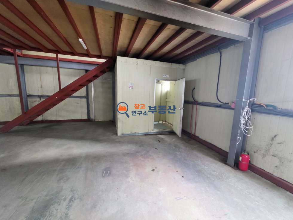 경기 고양일산동구 사리현동 #100평 #창고 #화물리프트 #컨테이너 #저렴한임대료 #즉시입주 #통일로8분 월세 매물번호 18215 사진 9