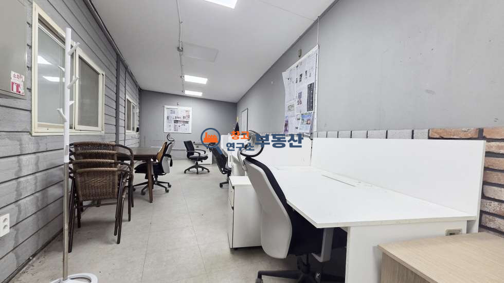 경기 고양덕양구 삼송동 #60평 #1종소매 #삼송역세권 #접근성굿 #내부사무실 #복층선반 #전기20kW증설 #폴딩도어 #통일로IC #즉시입주 월세 매물번호 17333 사진 4