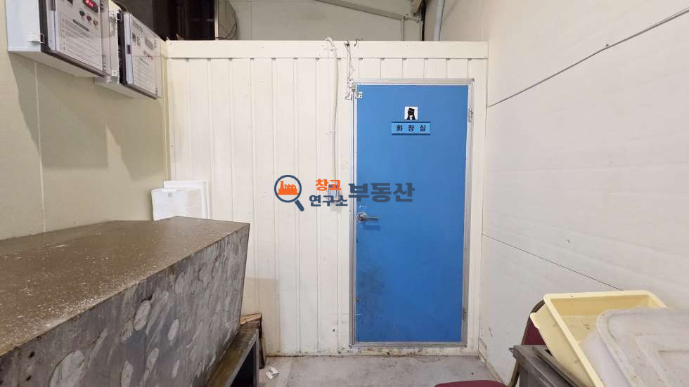 경기 고양덕양구 삼송동 #60평 #1종소매 #삼송역세권 #접근성굿 #내부사무실 #복층선반 #전기20kW증설 #폴딩도어 #통일로IC #즉시입주 월세 매물번호 17333 사진 5